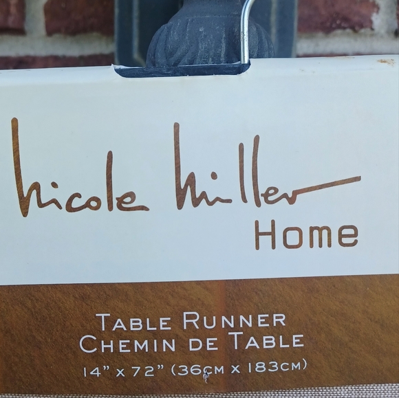 NICOLE MILLER HOME PUMKIN SEQUENCE TABLE RUNNER NWT 14" X 72" - Picture 12 of 16